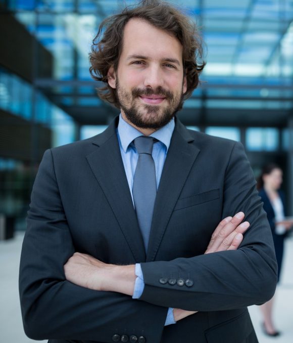 portrait-of-businessman-2021-08-28-17-23-27-utc-pmwslqxcxaqz8k42u8ewnuaukhu3k1qporkxg676nw